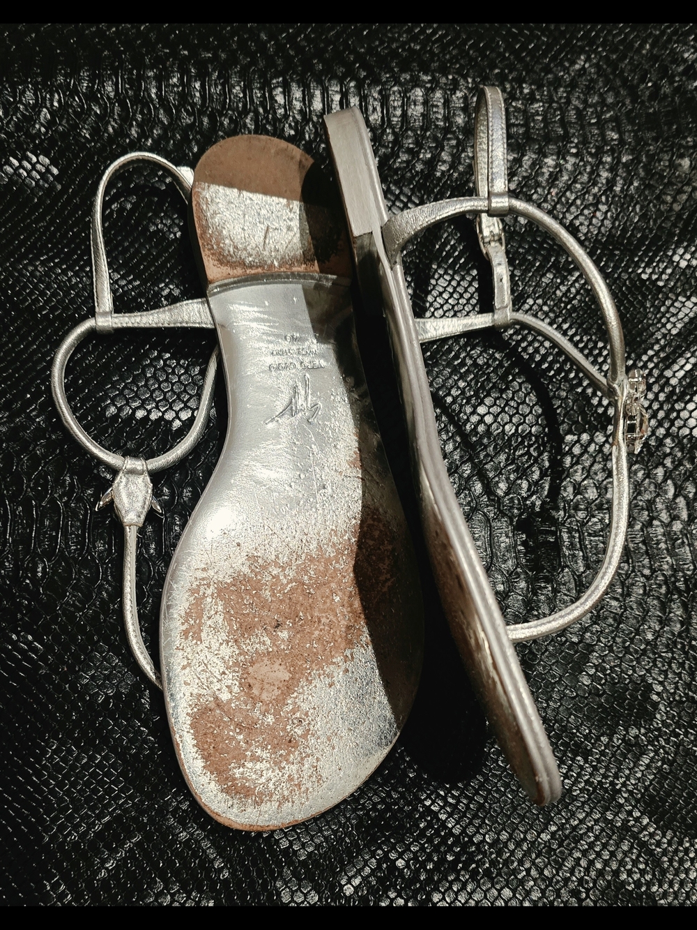 Giuseppe Zanotti Silver Metallic T-Strap Sandals - Picture 11 of 14